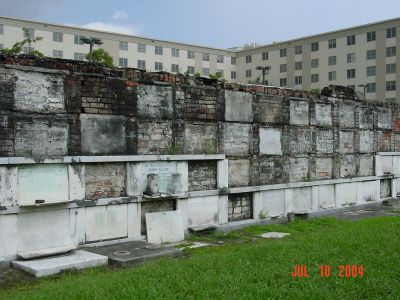 Poor folks buried in early tombs with no inscriptions.
