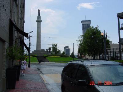 Lee Circle with General Lee standing.
