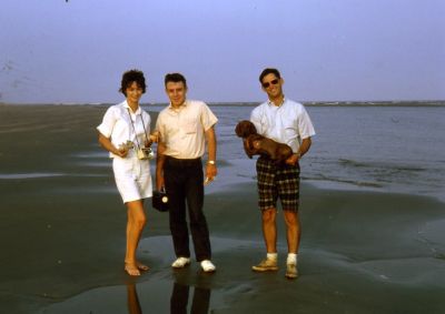 At the Foley Beach near Charleston
Sandra ?, Dick Chaney & Marv Tarrance
Keywords: Tarrance Chaney
