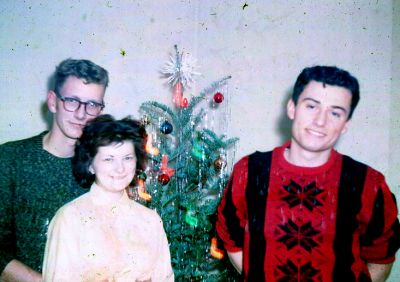 Christmas in Charleston
Jim Ferrell, his wife (Marie I think) and Bruce Hnilo
Keywords: tarrance