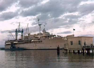 Sub tender 1964
I think this is a sub tender based on the sub tied alongside and perhaps the "S" before the id number
Keywords: Tarrance
